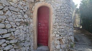 36 Une Petite Entree de la Bastide
